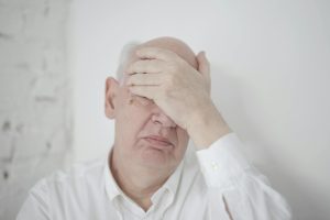LSD: efecte, riscuri, bad trip, flashback-uri și cum ceri ajutor