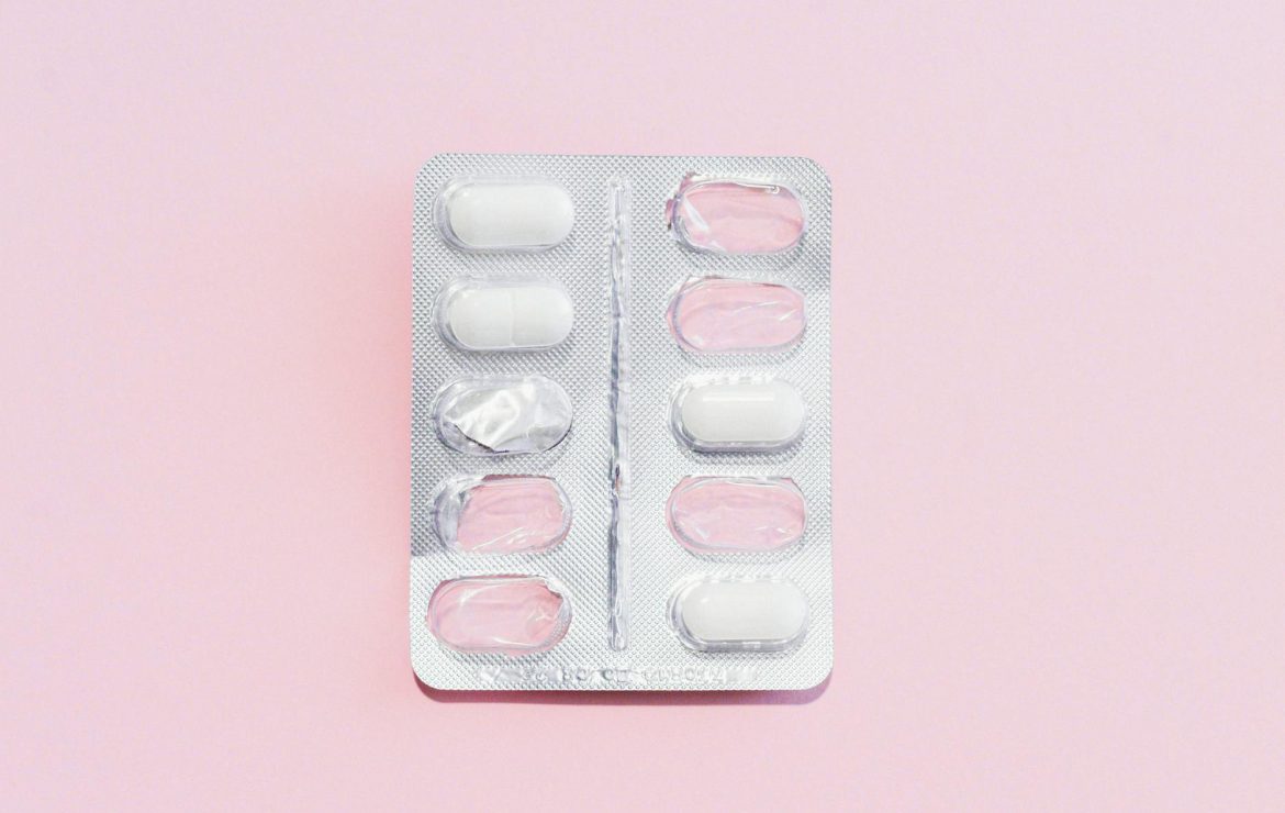 Piperazinele (BZP): „ecstasy” de laborator, efecte reale și riscul de a le confunda cu MDMA